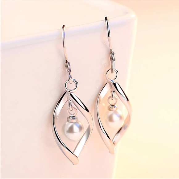 🌟 Sterling Silver Faux Pearl Drop Earrings - Picture 2 of 6